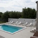 Villa House Mara *