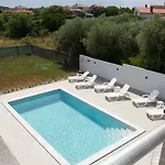 House Mara